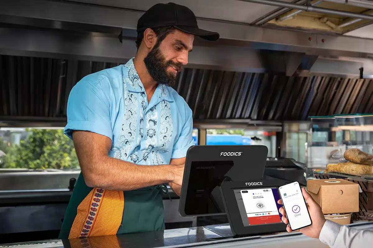 Restaurant manager responding to negative reviews using customer display and feedback systems